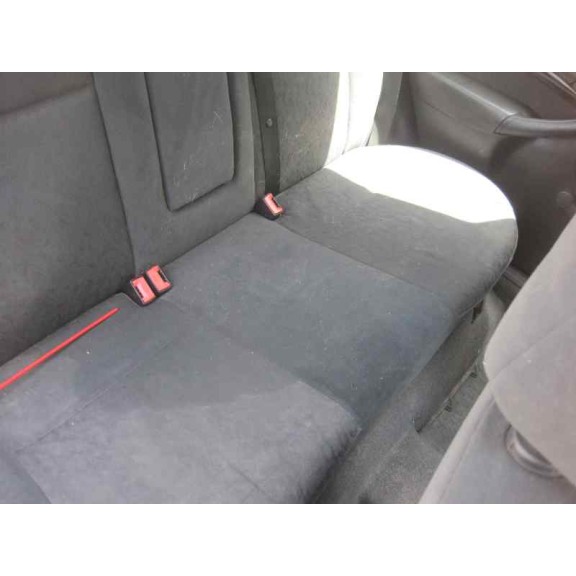 ford focus berlina (cak) del año 2000