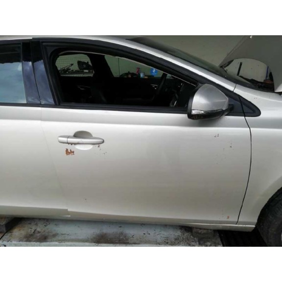 volvo v40 del año 2017