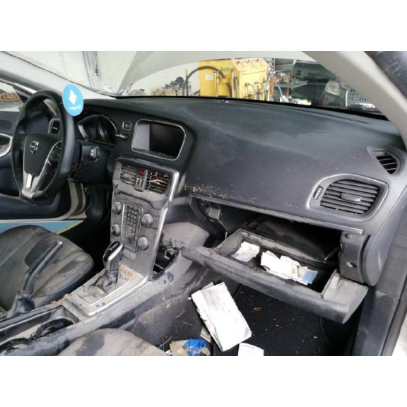 volvo v40 del año 2017