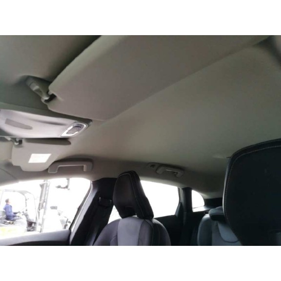 volvo v40 del año 2017