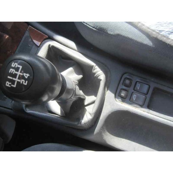 volvo s40 berlina del año 1997