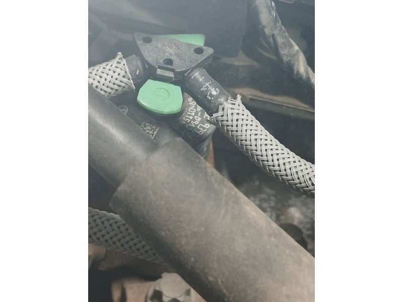 Recambio de inyector para ford transit courier combi trend referencia OEM IAM 0445110489  