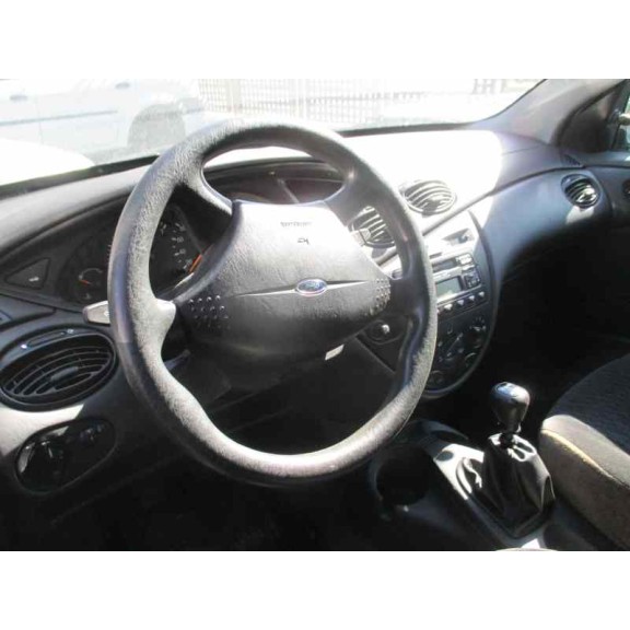 ford focus berlina (cak) del año 2000