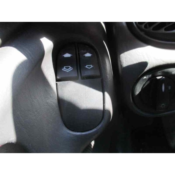 ford focus berlina (cak) del año 2000