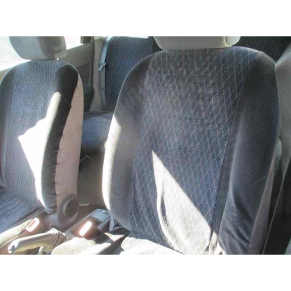 ford focus berlina (cak) del año 2000