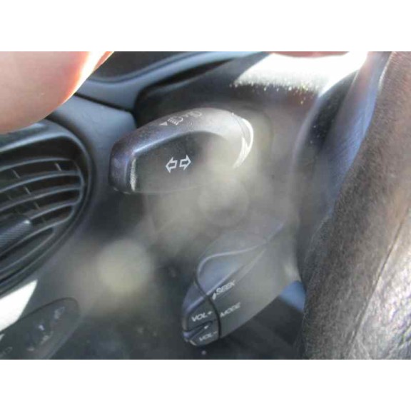 ford focus berlina (cak) del año 2000