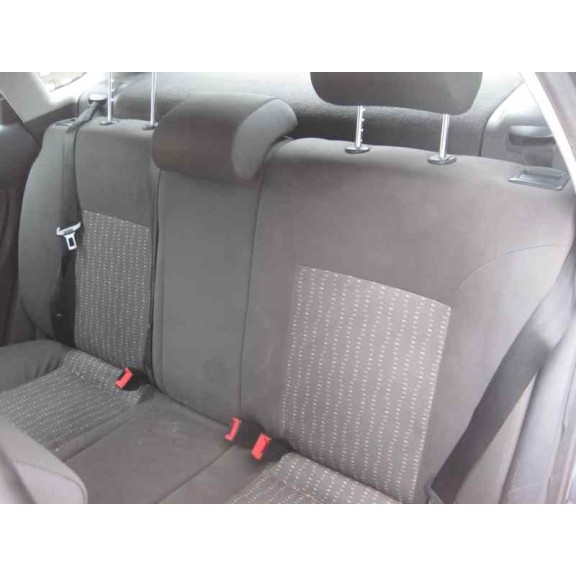 seat ibiza (6l1) del año 2004