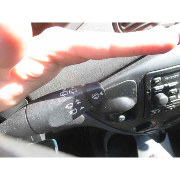 ford focus berlina (cak) del año 2000