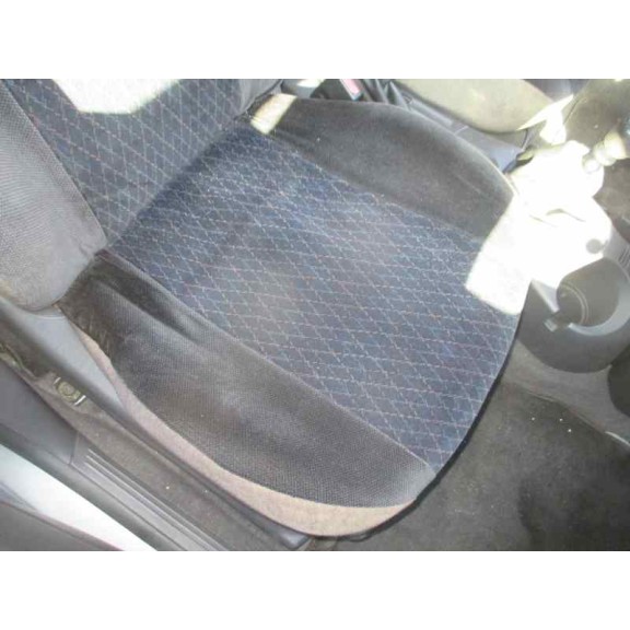 ford focus berlina (cak) del año 2000