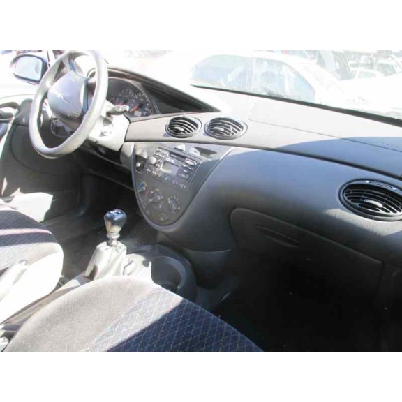 ford focus berlina (cak) del año 2000