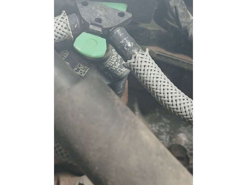 Recambio de inyector para ford transit courier combi trend referencia OEM IAM 0445110489  