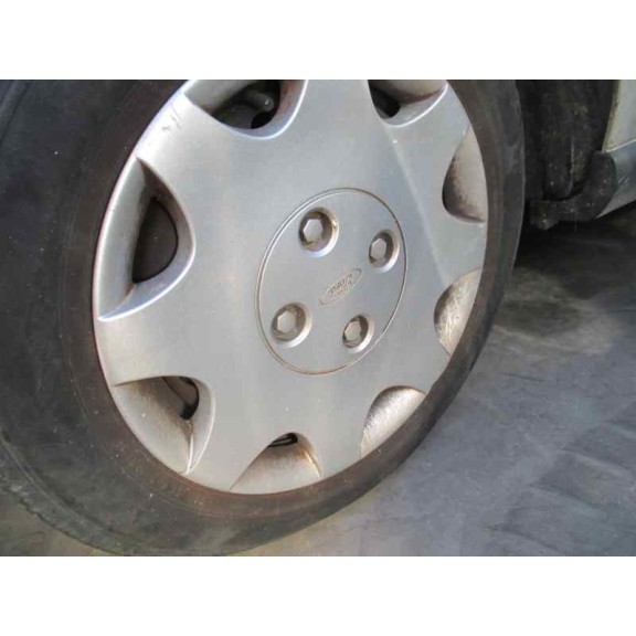 ford focus berlina (cak) del año 2000