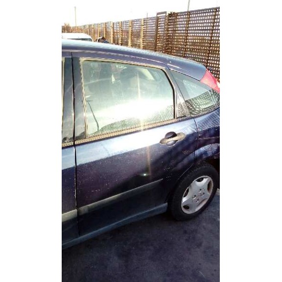 ford focus berlina (cak) del año 2000