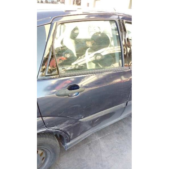 ford focus berlina (cak) del año 2000