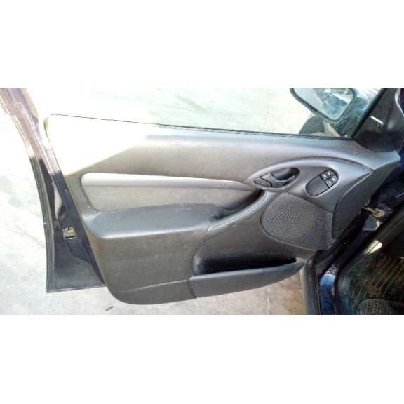 ford focus berlina (cak) del año 2000