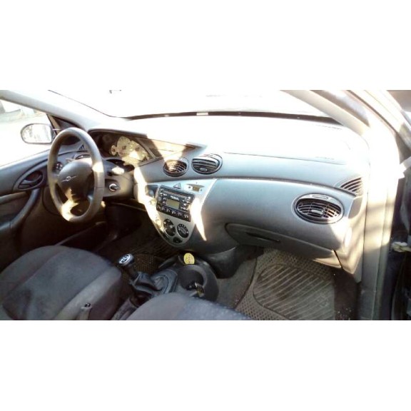 ford focus berlina (cak) del año 2000