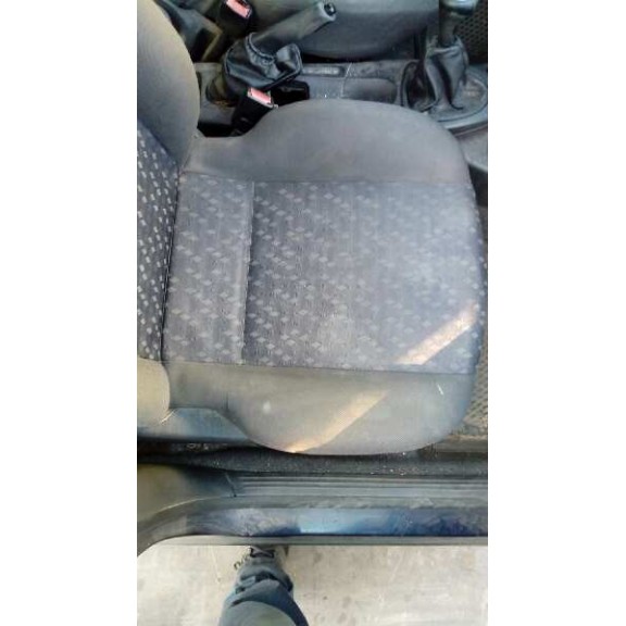 ford focus berlina (cak) del año 2000