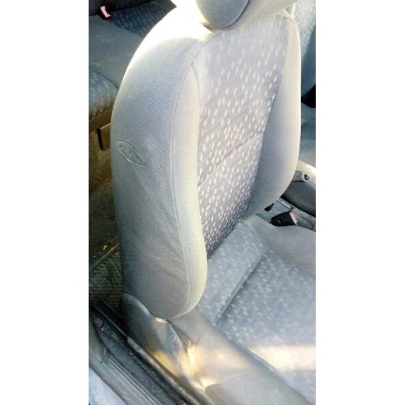 ford focus berlina (cak) del año 2000