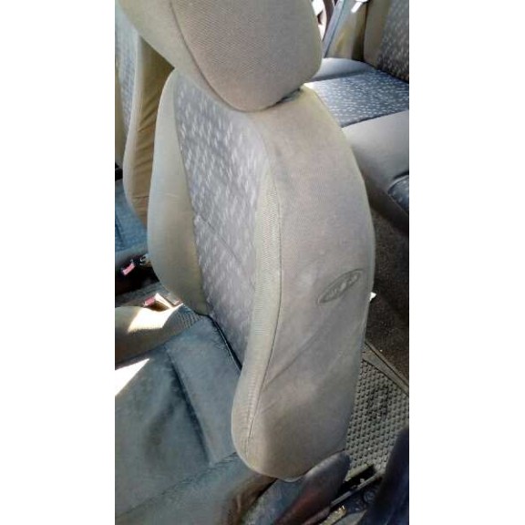 ford focus berlina (cak) del año 2000