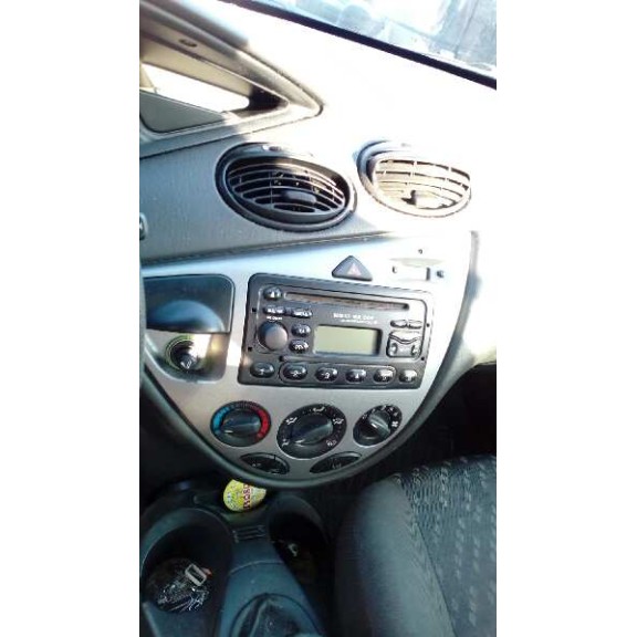 ford focus berlina (cak) del año 2000