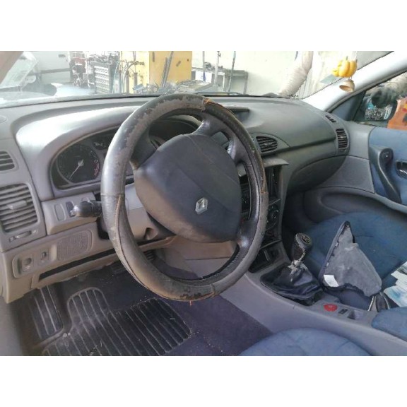 renault laguna ii (bg0) del año 2001