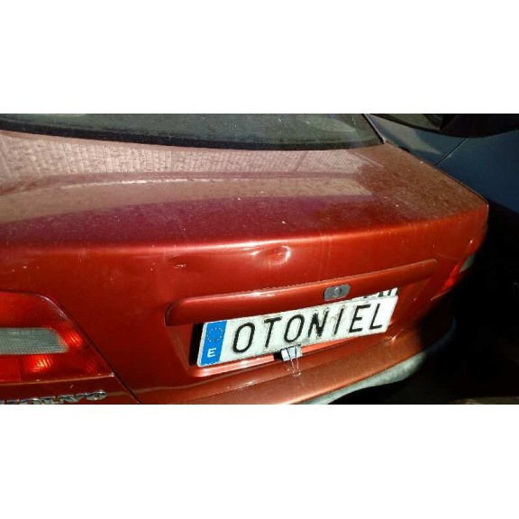 volvo s40 berlina del año 2000