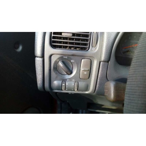 volvo s40 berlina del año 2000