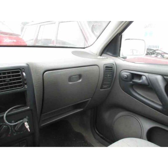 volkswagen polo berlina (6n1) del año 1995