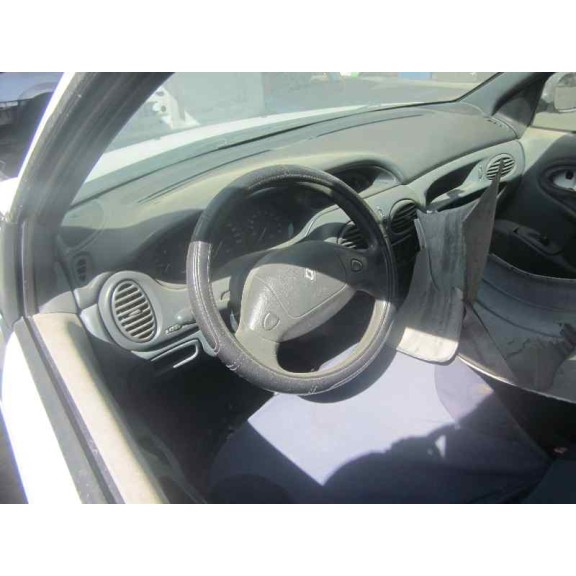 renault megane i berlina hatchback (ba0) del año 1996