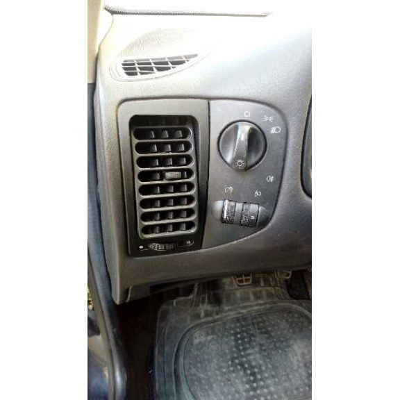 volkswagen polo berlina (6n1) del año 1997