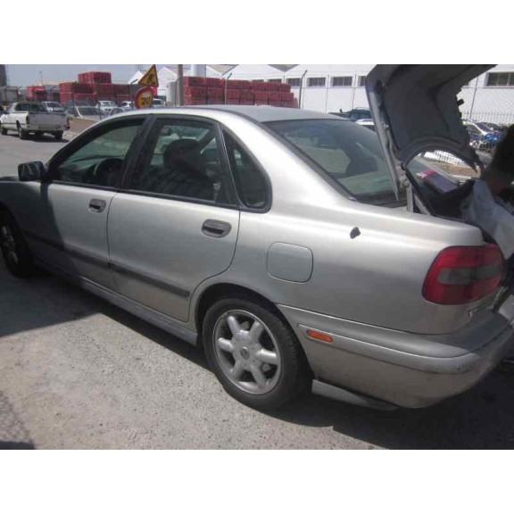 volvo s40 berlina del año 1997