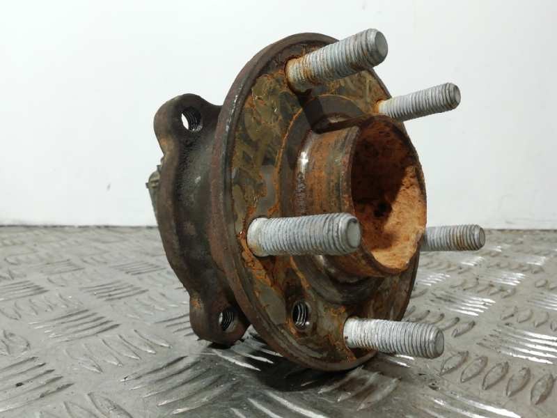 Recambio de buje para volvo v40 2.0 diesel cat referencia OEM IAM  TRASERO IZQUIERDO 5 TORNILLOS