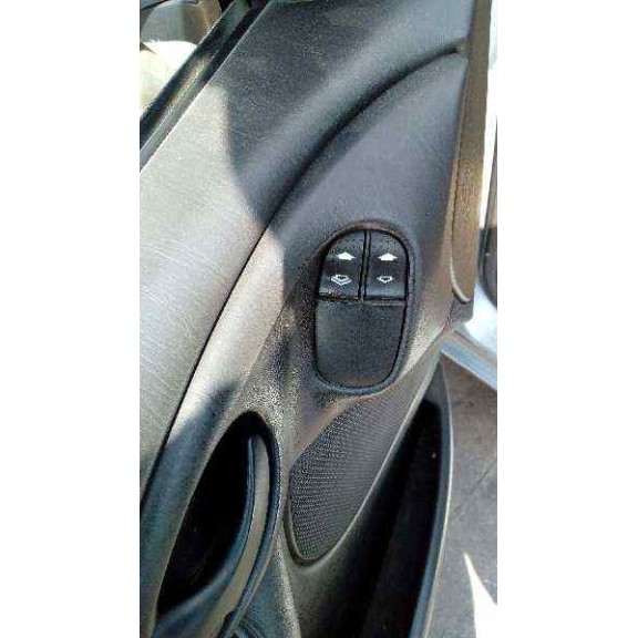 ford focus berlina (cak) del año 2004