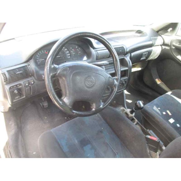 opel astra f berlina del año 1995