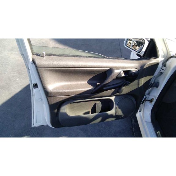 volkswagen polo berlina (6n1) del año 1997