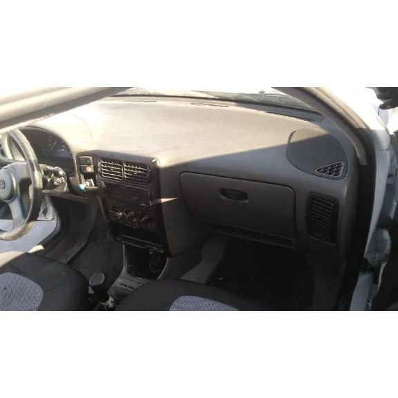 volkswagen polo berlina (6n1) del año 1997