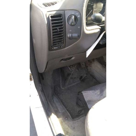 volkswagen polo berlina (6n1) del año 1997