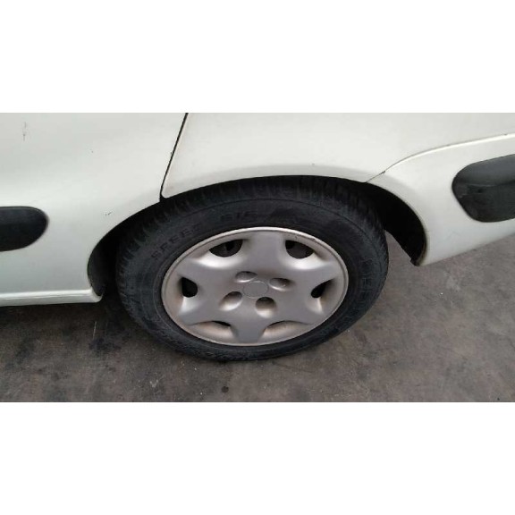 citroën xsara berlina del año 2000