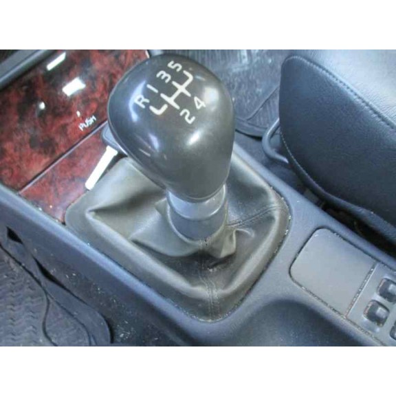 volvo s40 berlina del año 1999