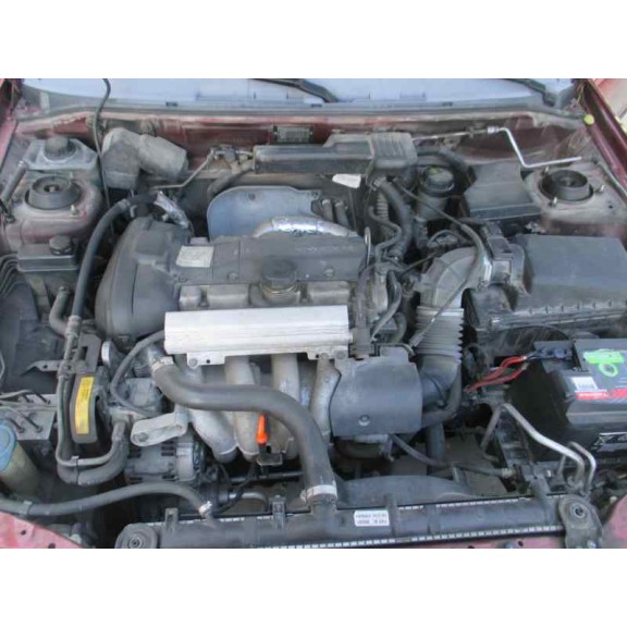 volvo s40 berlina del año 1999