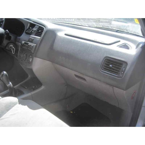 nissan primera berlina (p11) del año 1999