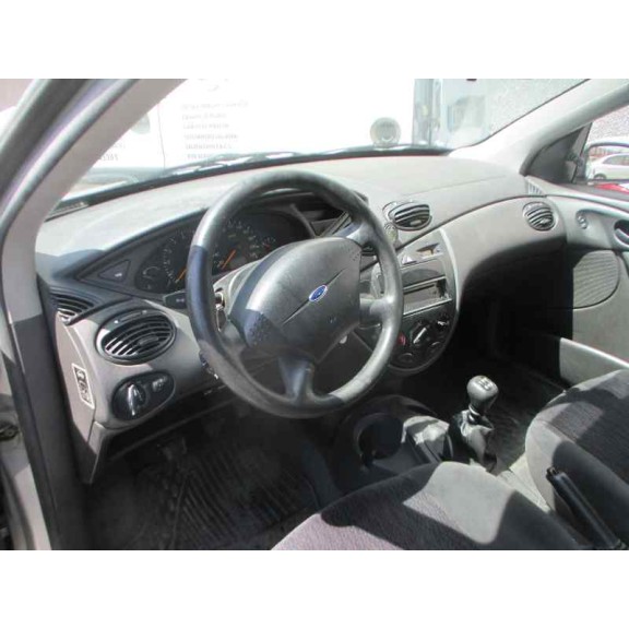 ford focus berlina (cak) del año 2000