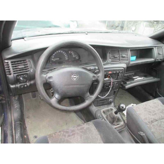 opel vectra b berlina del año 1996