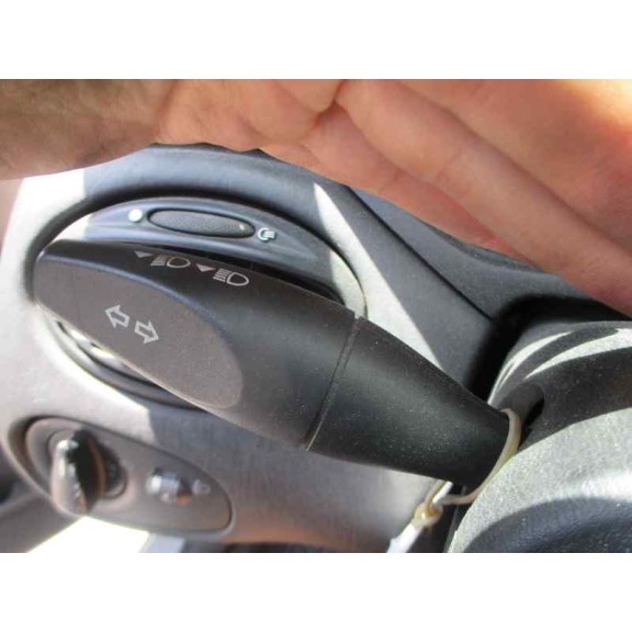 ford focus berlina (cak) del año 2000