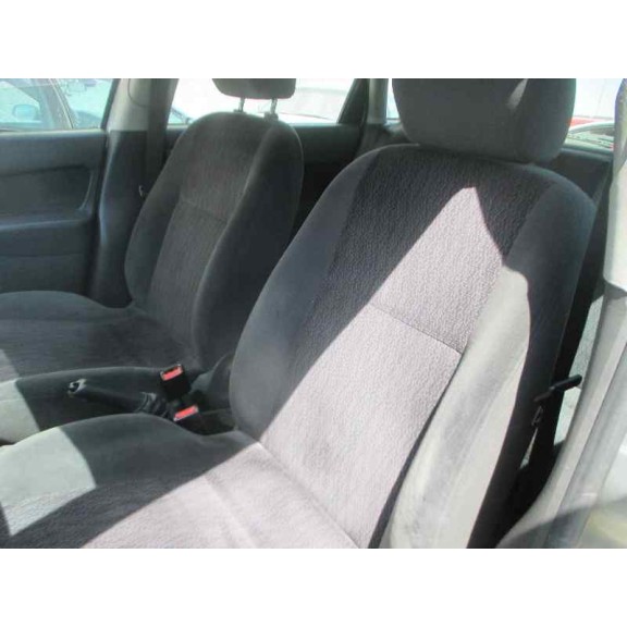 ford focus berlina (cak) del año 2000