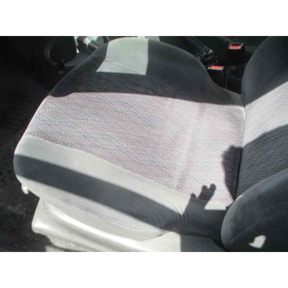 ford focus berlina (cak) del año 2000