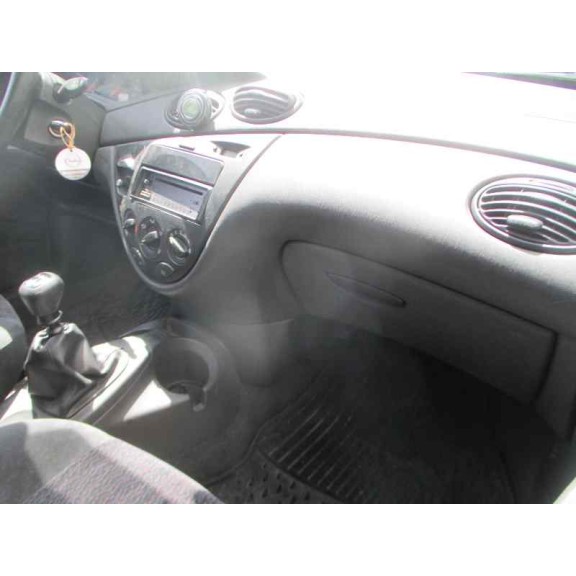 ford focus berlina (cak) del año 2000