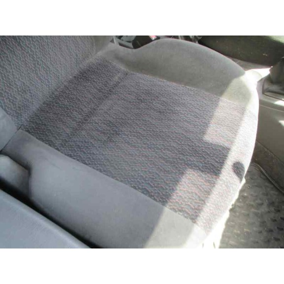 ford focus berlina (cak) del año 2000