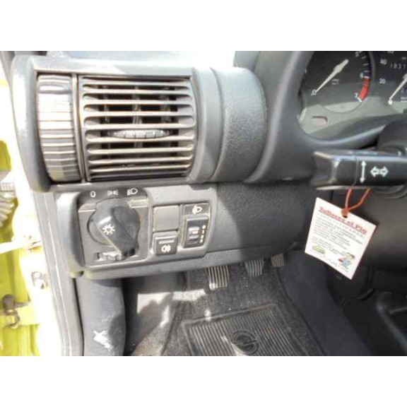 opel corsa b del año 2000