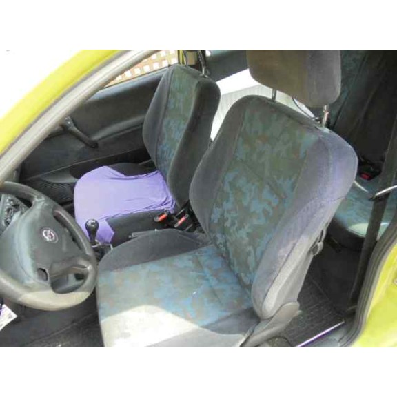 opel corsa b del año 2000